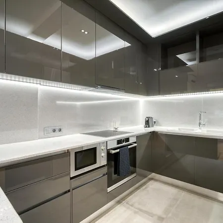 Stunning 180m2 4 Bedroom 3 Bathroom, Sleeps 10 Guests * Atene