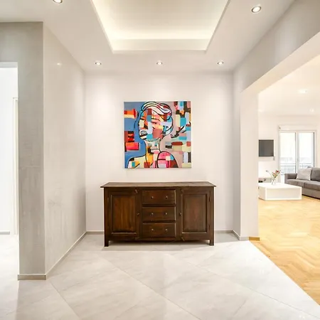 Stunning 180m2 4 Bedroom 3 Bathroom, Sleeps 10 Guests