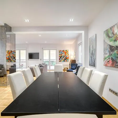 Stunning 180m2 4 Bedroom 3 Bathroom, Sleeps 10 Guests *