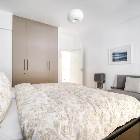 Stunning 180m2 4 Bedroom 3 Bathroom, Sleeps 10 Guests Appartamento Atene