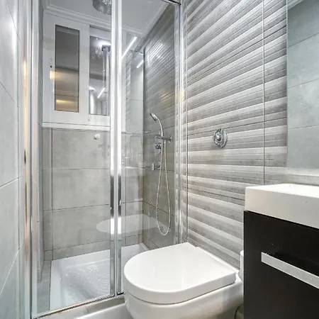 Stunning 180m2 4 Bedroom 3 Bathroom, Sleeps 10 Guests Atene