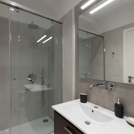 Stunning 180m2 4 Bedroom 3 Bathroom, Sleeps 10 Guests